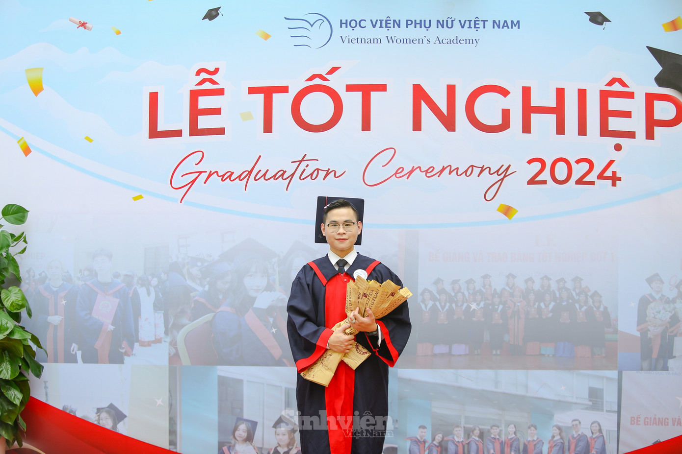 Là một trong những sinh viên xuất sắc được vinh danh tại buổi lễ, bạn Nguyễn Văn Nam - sinh viên Khoa Truyền thông Đa phương tiện chia sẻ: "Lúc này mình cảm thấy thật tự hào khi nhìn lại quá trình trưởng thành trong 4 năm tại Học viện, mới bước chân vào trường, mình là một cậu sinh viên tự ti, nhút nhát thậm chí còn không dám giơ tay phát biểu, sau chặng đường đại học, được các thầy cô trang bị kiến thức, kỹ năng và không ngừng động viên, tạo cơ hội cho chúng mình phát triển thì giờ đây, mình thấy tự tin và sẵn sàng bước chân vào môi trường mới.