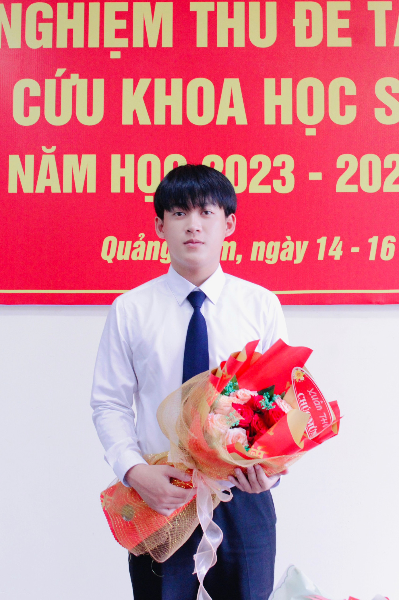 Nguyễn Hải Dương (sinh năm 2003) là sinh viên năm 3, chuyên ngành Thanh tra thuộc ngành Luật tại Học viện Hành chính Quốc gia - Phân hiệu Quảng Nam.