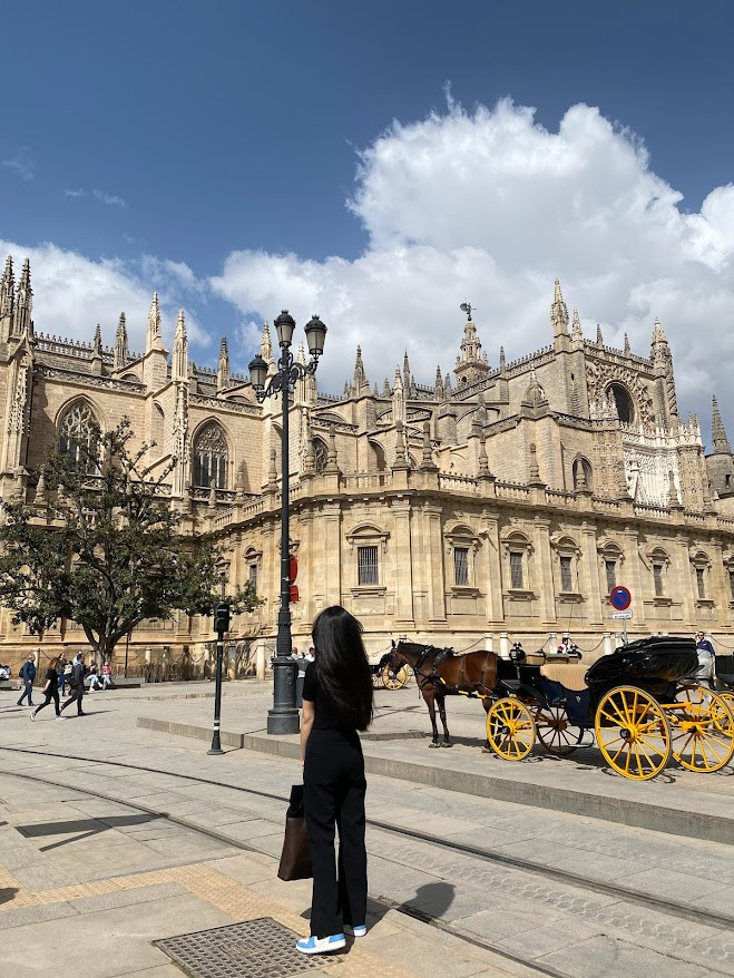 Thảo Vân tại Nhà Thờ Sevilla - Tây Ban Nha.