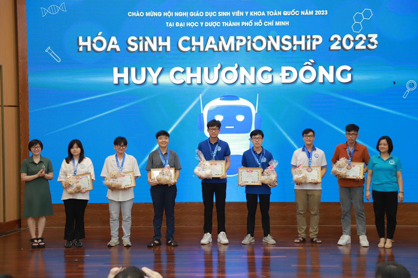 Xuân Tiến đã giành Huy chương Đồng cuộc thi Hóa Sinh Championship toàn quốc. Xuân Tiến đã giành Huy chương Đồng cuộc thi Hóa Sinh Championship toàn quốc.