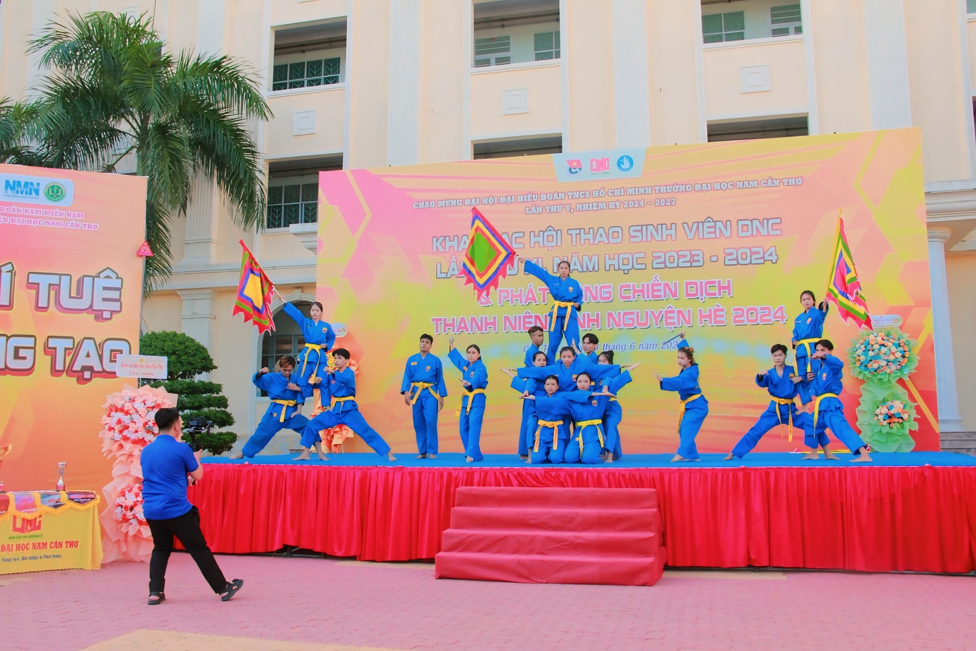 Câu lạc bộ Vovinam DNC biểu diễn tiết mục võ nhạc Một vòng Việt Nam.