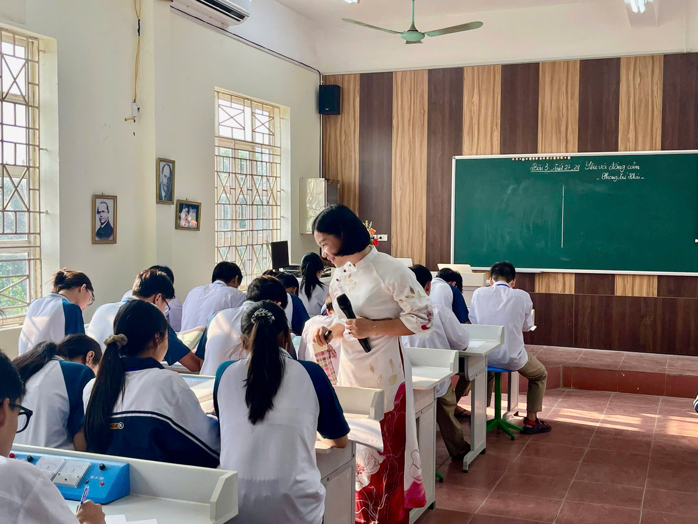 Tiết học Ngữ Văn của cô trò trường THPT Vân Cốc, Hà Nội (Ảnh: Cô Trần Kim Dung)