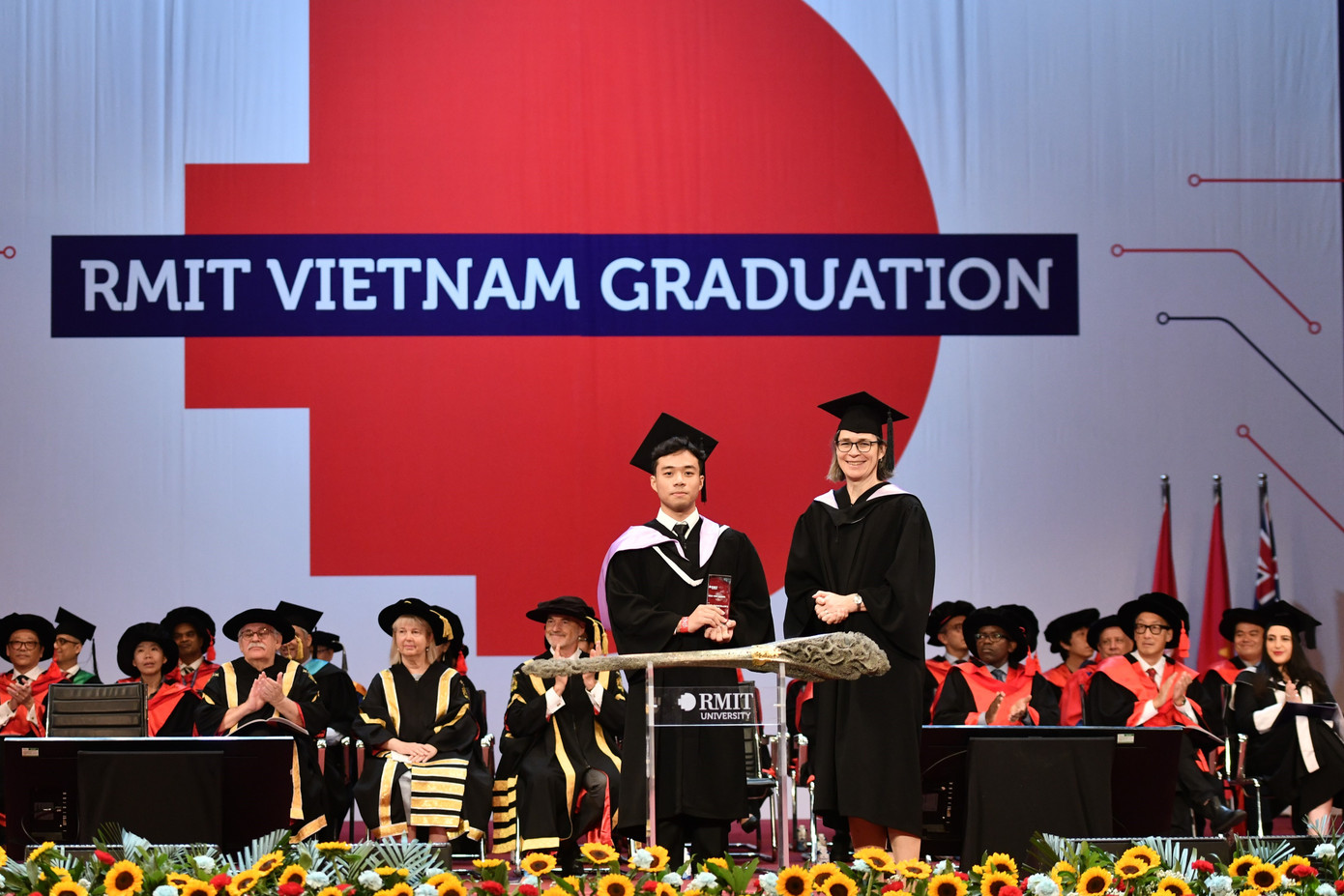 Ngô Việt Lương nhận giải Sinh viên xuất sắc khóa 2024 của Đại học RMIT cơ sở Hà Nội. Ngô Việt Lương nhận giải Sinh viên xuất sắc khóa 2024 của Đại học RMIT cơ sở Hà Nội.