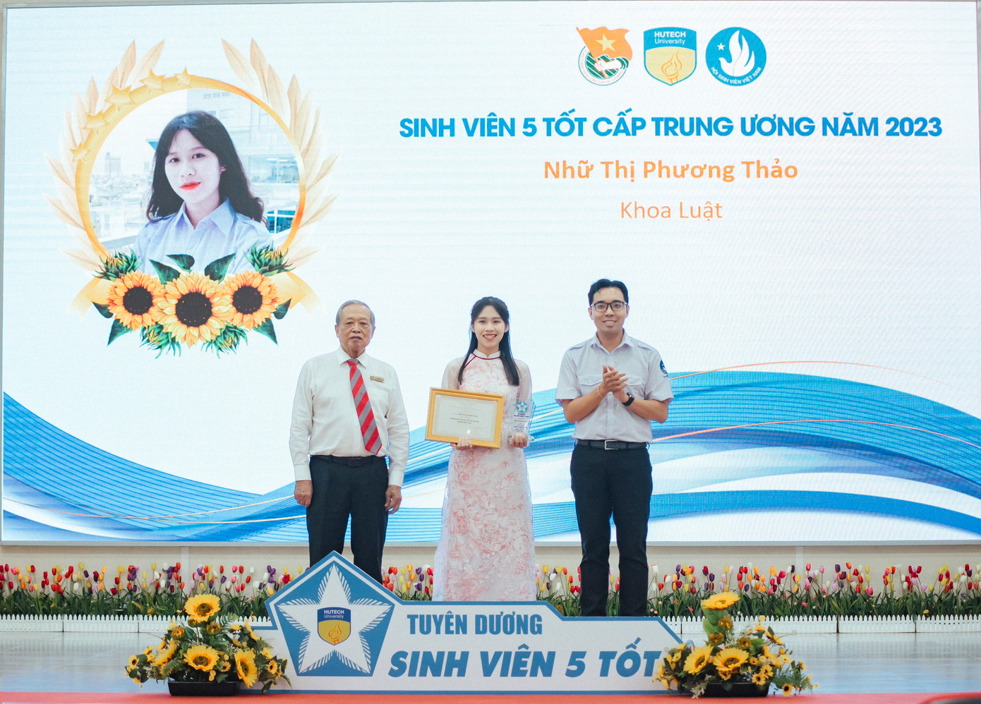 Phương Thảo vinh dự khi đạt danh hiệu Sinh viên 5 tốt cấp Trung ương 2023.