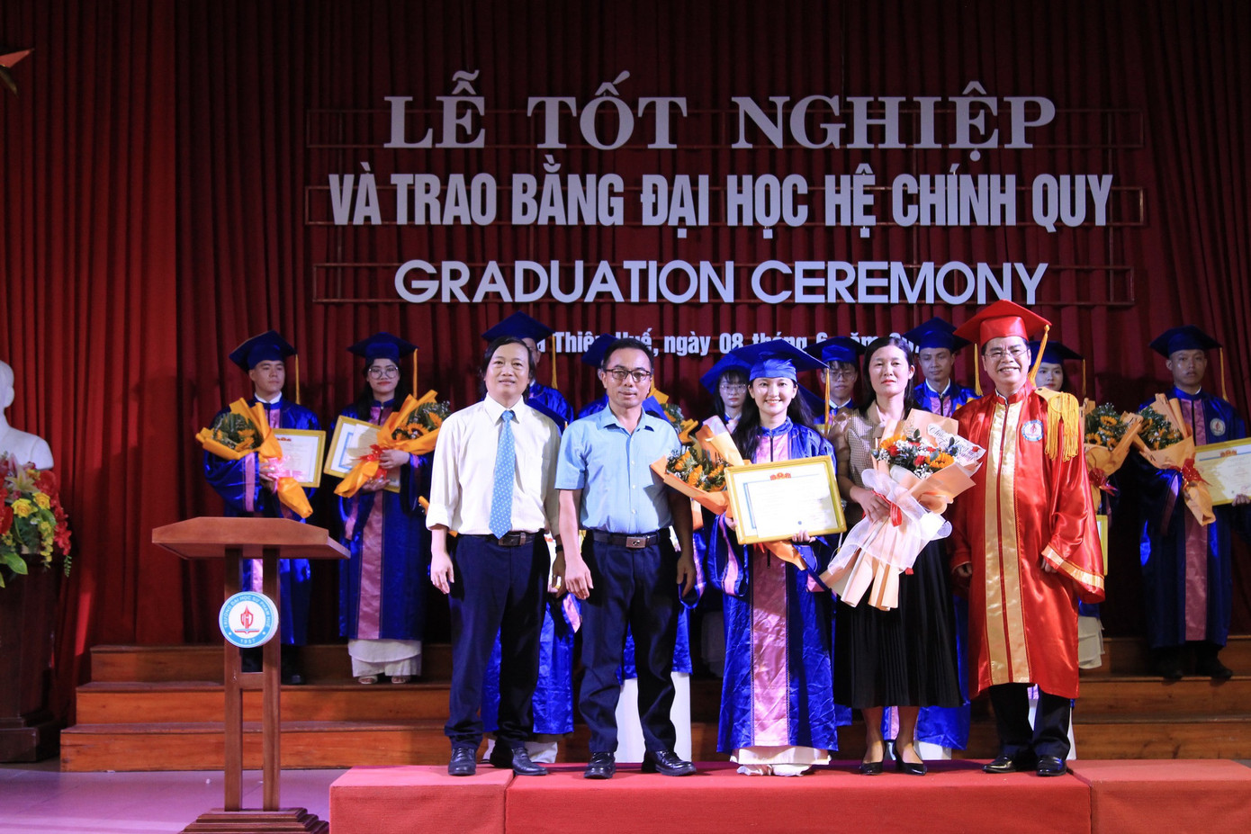 Bố mẹ là người truyền cảm hứng cho Minh Nguyệt trong hành trình chinh phục ước mơ. Bố mẹ là người truyền cảm hứng cho Minh Nguyệt trong hành trình chinh phục ước mơ.