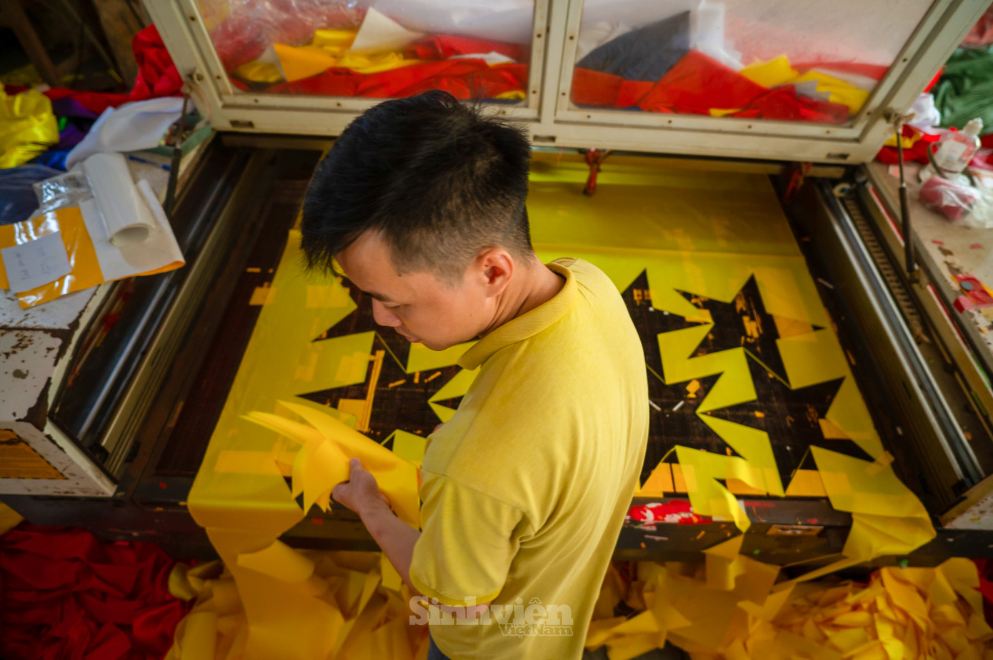 Nhiều khâu sản xuất được chuyển từ thủ công sang áp dụng máy móc hiện đại để tiết kiệm thời gian, tăng độ chính xác.