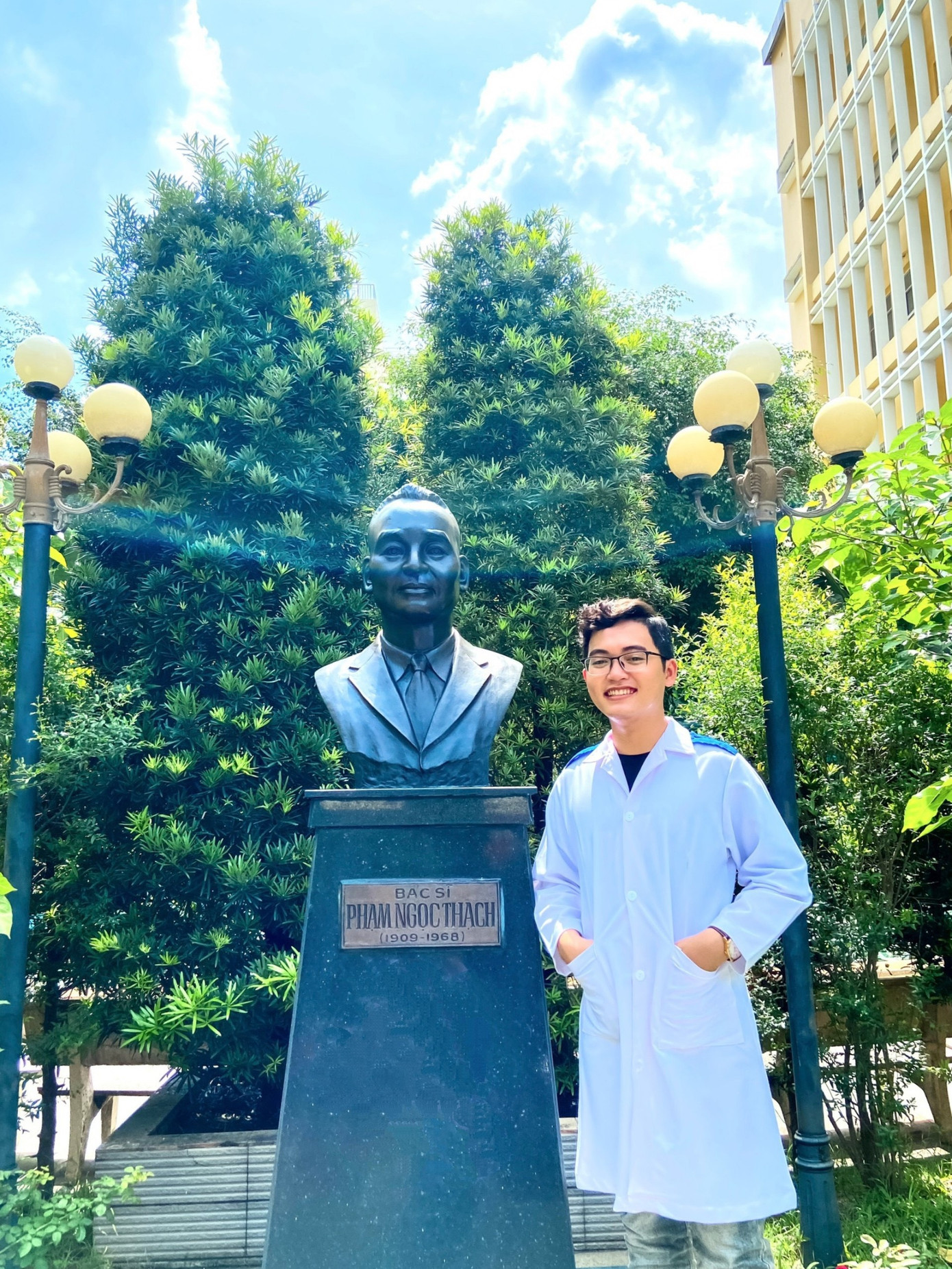 Huỳnh Hoàng Tú - Phó Chủ tịch HSV Việt Nam Trường Đại học Y khoa Phạm Ngọc Thạch. Huỳnh Hoàng Tú - Phó Chủ tịch HSV Việt Nam Trường Đại học Y khoa Phạm Ngọc Thạch.