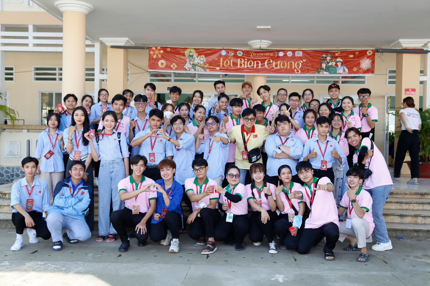 Minh Nhựt cùng các bạn sinh viên tham gia chiến dịch Tết Biên Cương 2023 tại tỉnh Đồng Tháp.