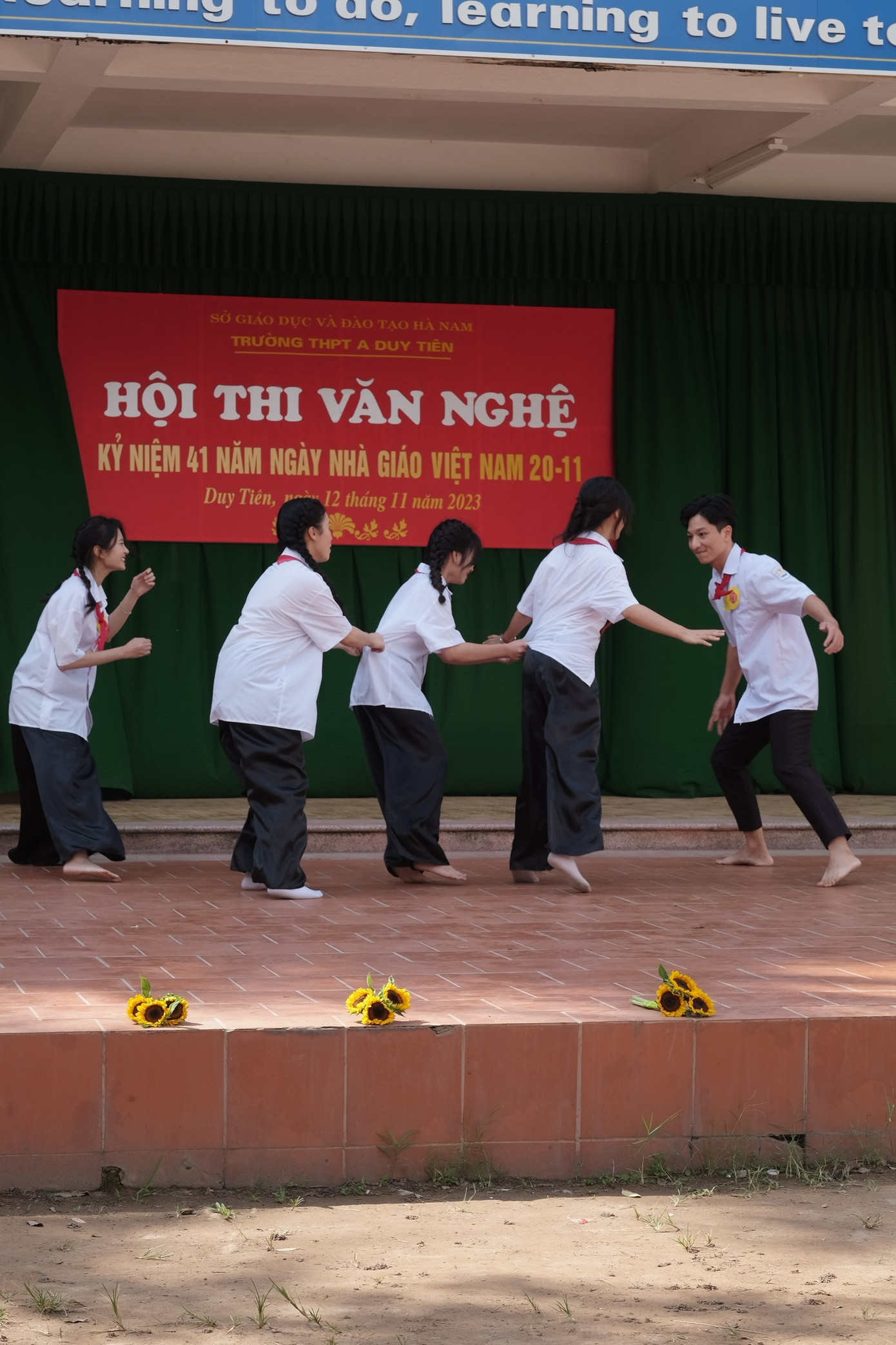 Long tích cực tham gia các hoạt động ở trường.