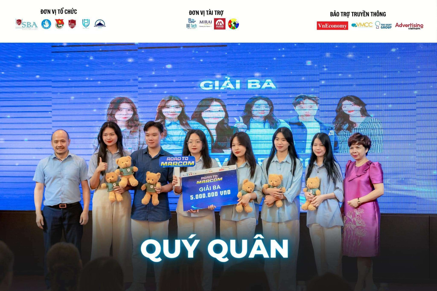 Minh Hiếu cùng “đồng đội" đạt giải Quý Quân cuộc thi Road to Marcom 2024.