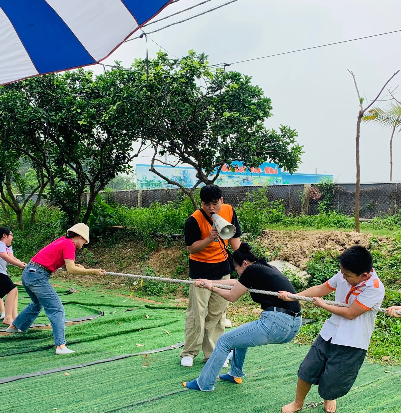 Đông khi đi đứng điểm trạm để cải thiện bản thân.