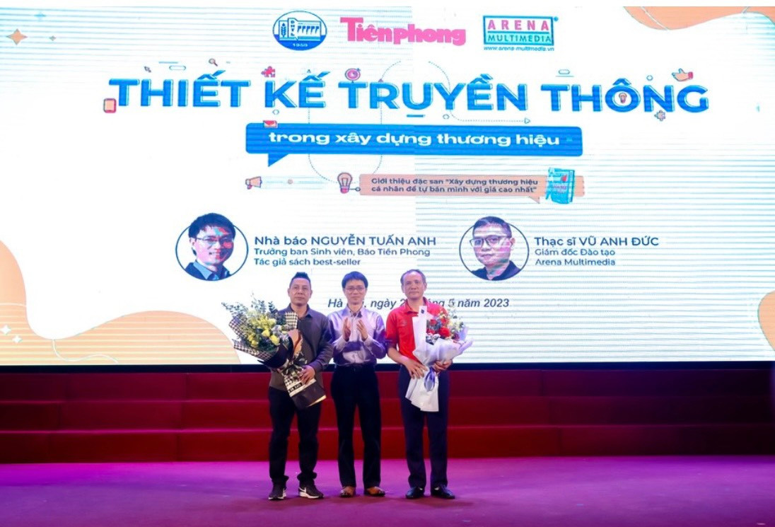 Chuỗi chương trình Thiết kế truyền thông trong xây dựng thương hiệu và giới thiệu đặc san “Xây dựng thương hiệu cá nhân để tự bán mình với giá cao nhất” đến với Trường Đại học Thủy lợi. Chuỗi chương trình Thiết kế truyền thông trong xây dựng thương hiệu và giới thiệu đặc san “Xây dựng thương hiệu cá nhân để tự bán mình với giá cao nhất” đến với Trường Đại học Thủy lợi.