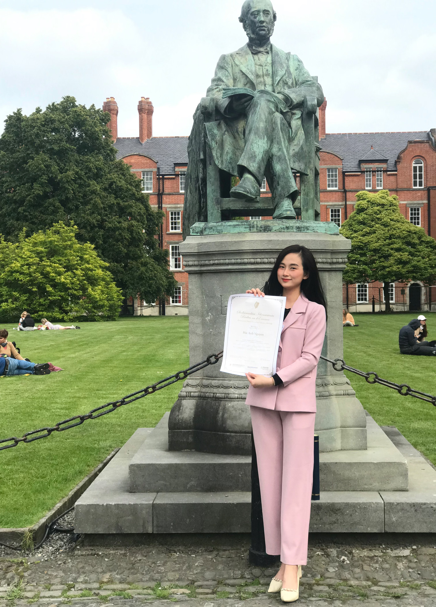 Hải Anh nhận học bổng toàn phần GOI-IES của Chính phủ Ireland. Hải Anh nhận học bổng toàn phần GOI-IES của Chính phủ Ireland.