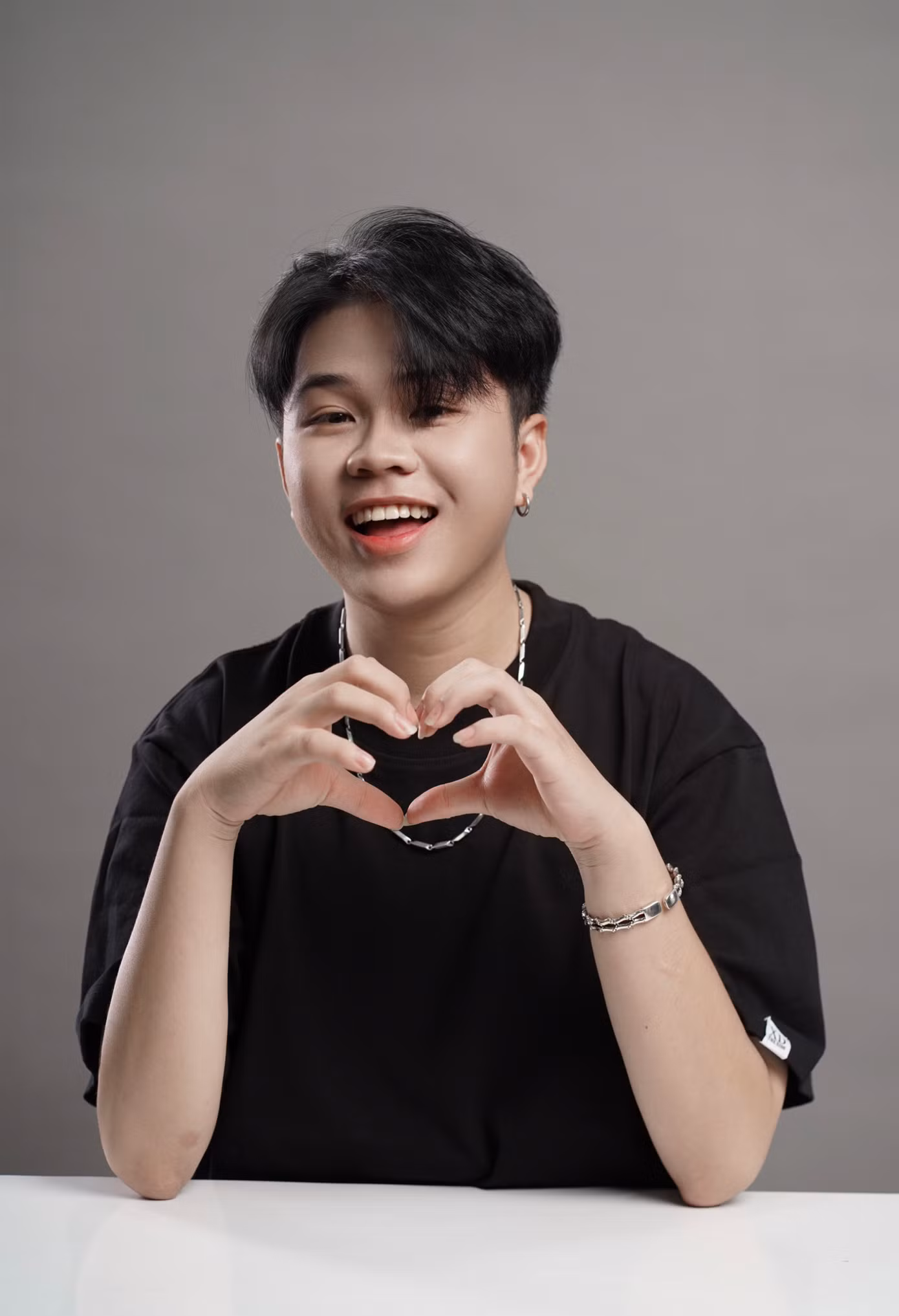Hữu Lương trong bức ảnh sinh nhật tuổi 19 đánh dấu sự trưởng thành vượt bậc. Hữu Lương trong bức ảnh sinh nhật tuổi 19 đánh dấu sự trưởng thành vượt bậc.