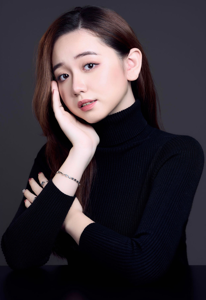 Nữ VJ kênh Hôm nay ăn gì? sở hữu nét đẹp trong trẻo được nhiều bạn trẻ yêu mến.