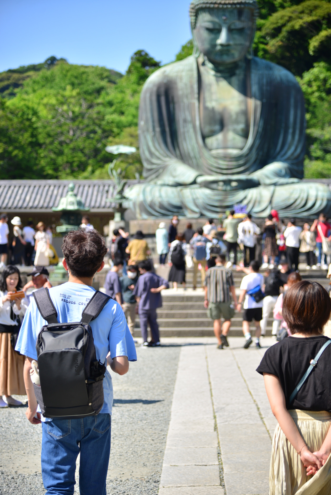 Thọ dành thời gian tham quan tại một ngôi chùa nổi tiếng ở Kamakura (Nhật Bản).