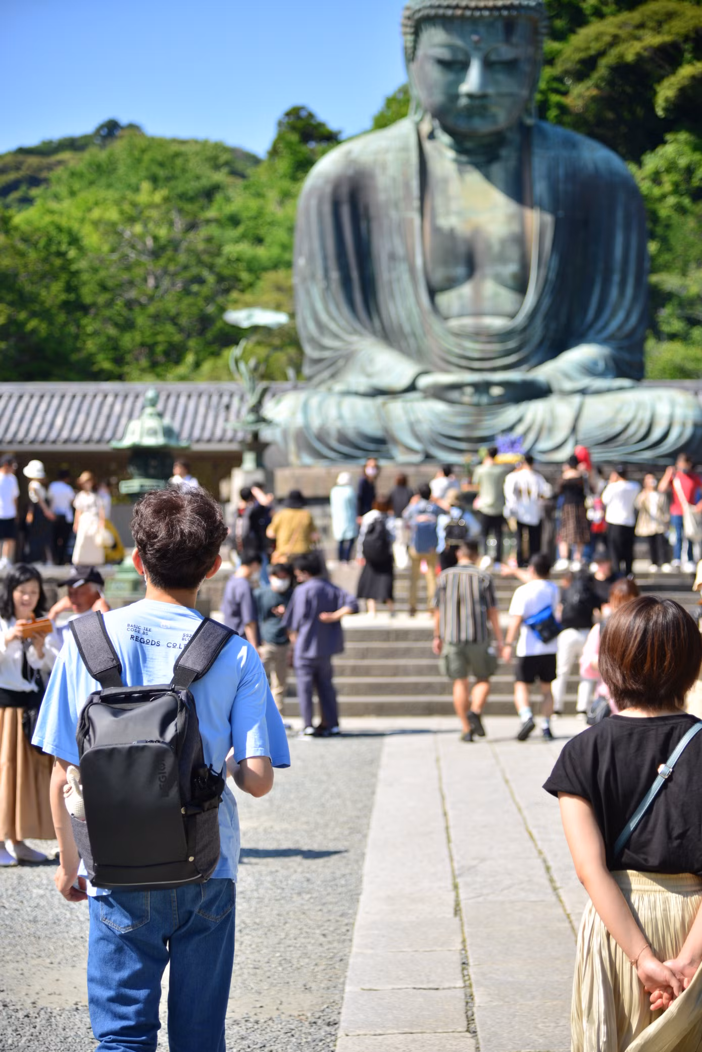 Thọ dành thời gian tham quan tại một ngôi chùa nổi tiếng ở Kamakura (Nhật Bản).