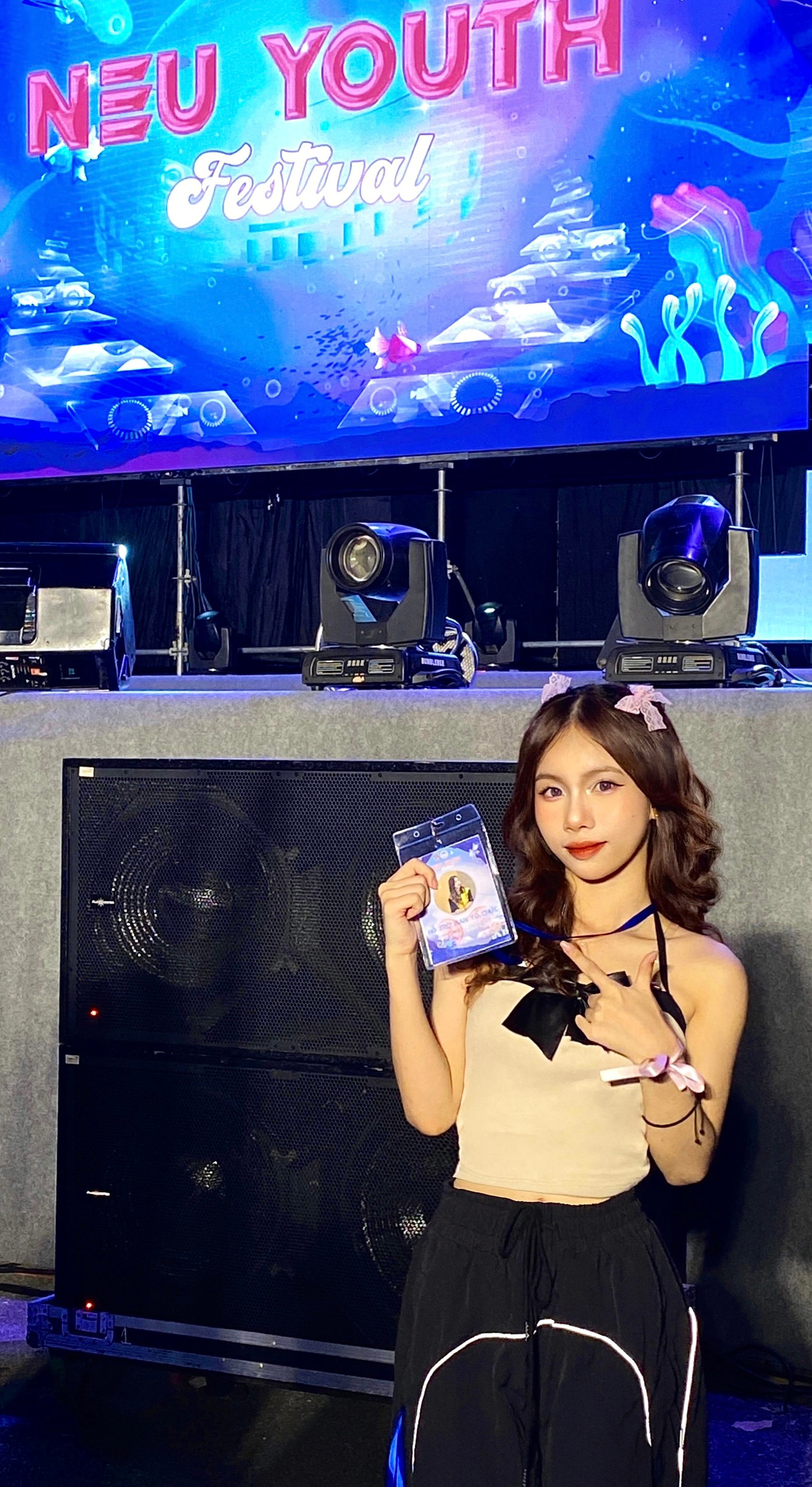 Từ “công chúa” chân yếu tay mềm đến &quot;chiến thần&quot; báo chí của sự kiện chào tân NEU Youth Festival 2023.