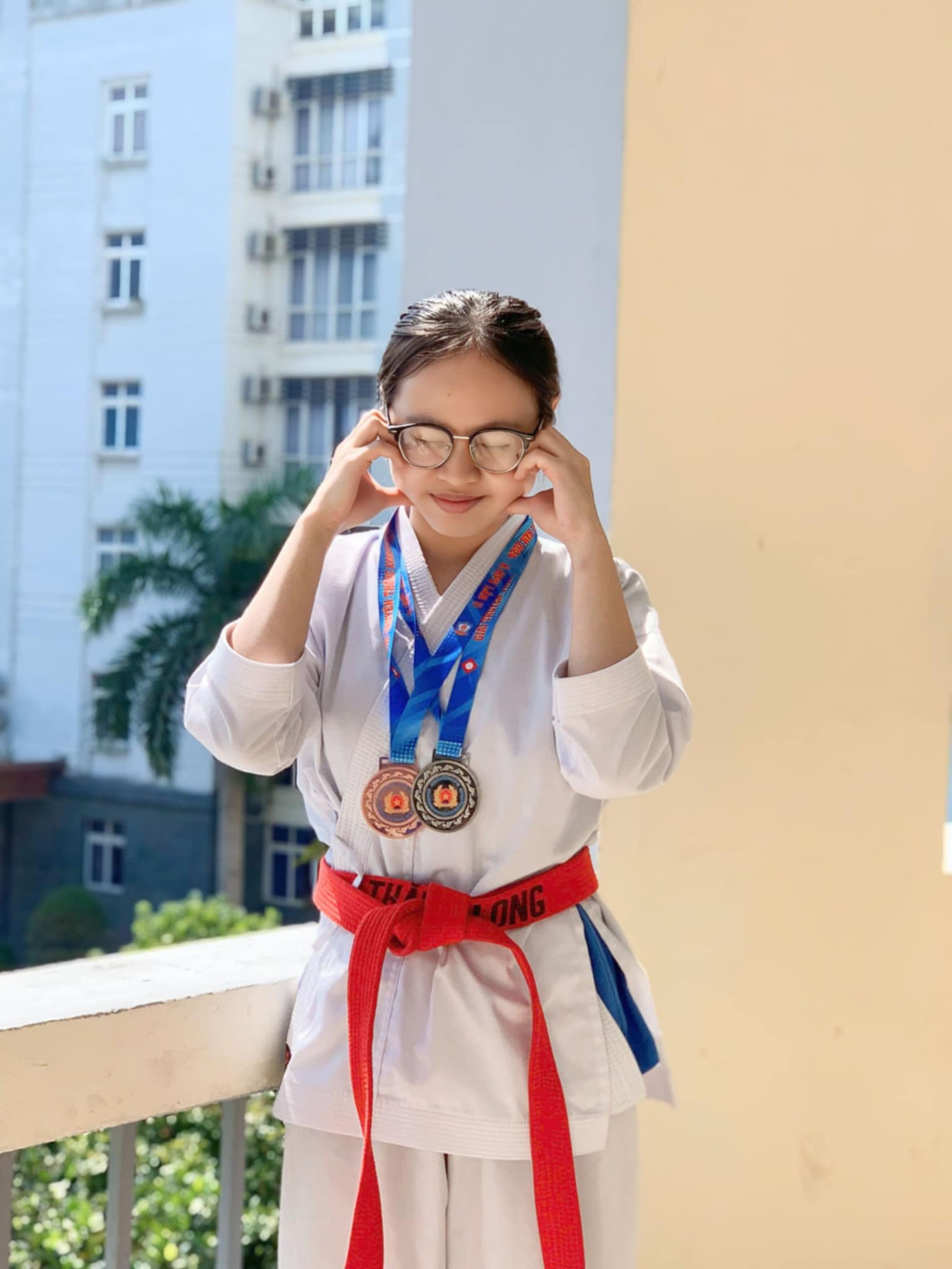 Không chỉ có kết quả tốt trong việc học tập, mà vừa rồi, cô gái cũng đã đạt được thành tích cao trong các giải đấu bộ môn Karate.