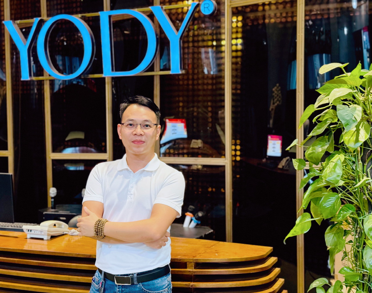 Anh Nguyễn Văn Đạt - Một trong số 5 diễn giả khách mời tại talkshow "Chuyển đổi việc làm: Cơ hội, thách thức cho người lao động và doanh nghiệp" do trường Đại học Khoa học Xã hội &amp; Nhân văn - ĐHQG Hà Nội tổ chức.