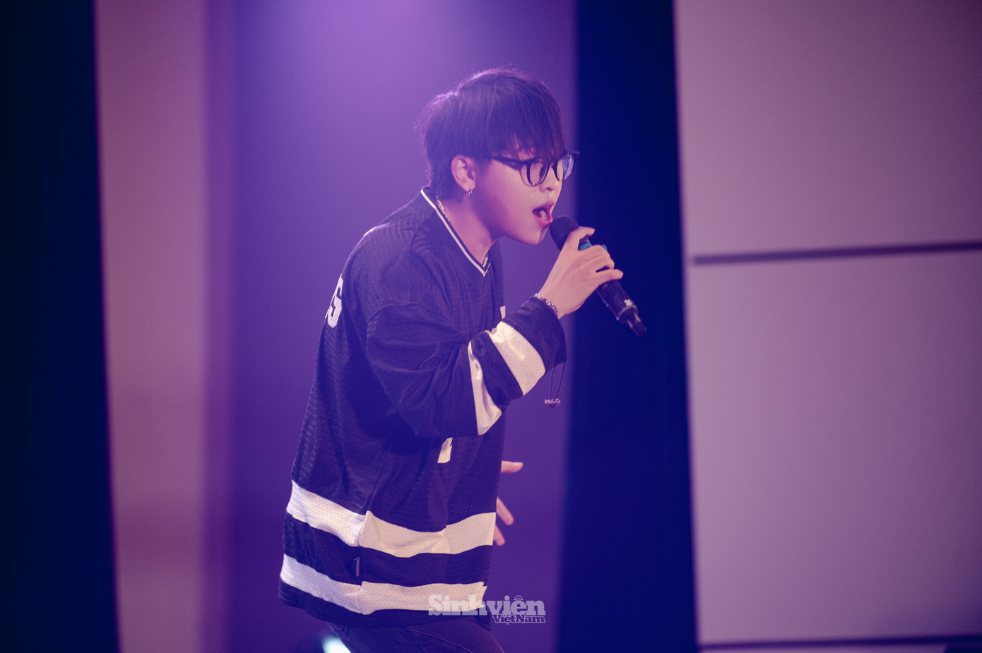 Ngay khi cất giọng, hát bản hit Tình cờ yêu em, Kuun Đức Nam làm khán giả trầm trồ vì hát live như 'nuốt đĩa'.