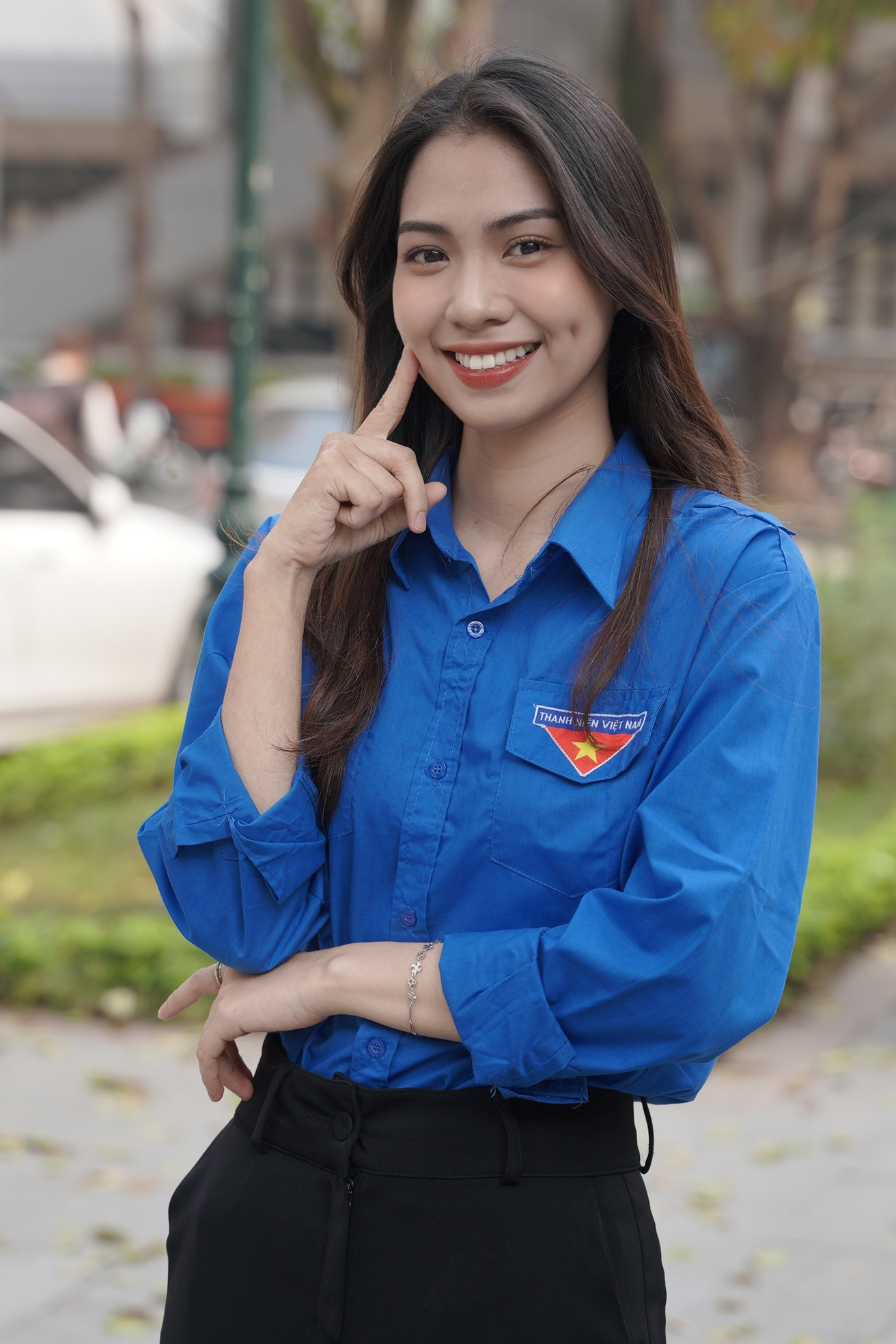 Đoàn Thị Ngọc Ánh, là sinh viên năm 3 Trường Đại học Giao thông Vận tải, chuyên ngành Kinh tế bưu chính viễn thông. Đoàn Thị Ngọc Ánh, là sinh viên năm 3 Trường Đại học Giao thông Vận tải, chuyên ngành Kinh tế bưu chính viễn thông.