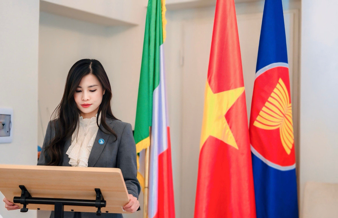 Diệp phát biểu khai mạc Đại hội Hội Sinh viên Việt Nam tại Ý khoá II, nhiệm kỳ 2023-2025. Diệp phát biểu khai mạc Đại hội Hội Sinh viên Việt Nam tại Ý khoá II, nhiệm kỳ 2023-2025.