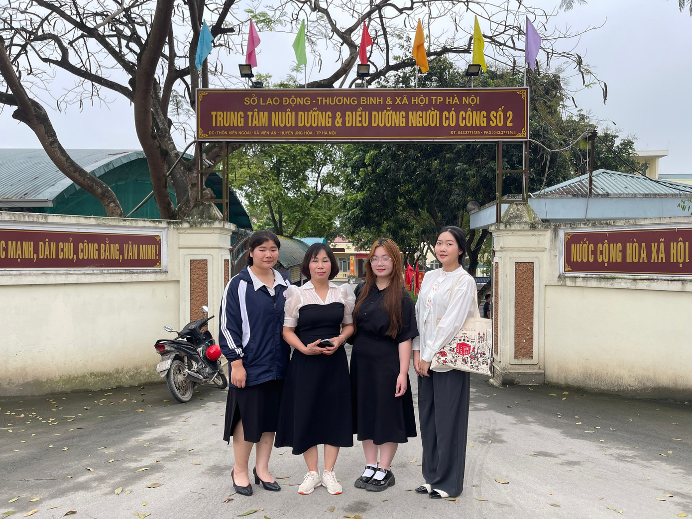 Buổi tiền trạm của nhóm sinh viên tại địa điểm tổ chức dự án.