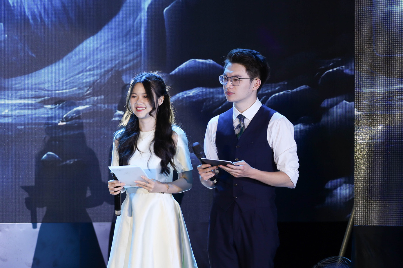 Quỳnh Anh là MC Chung kết Cuộc thi Economist Up - Hành trình hội nhập 2023.