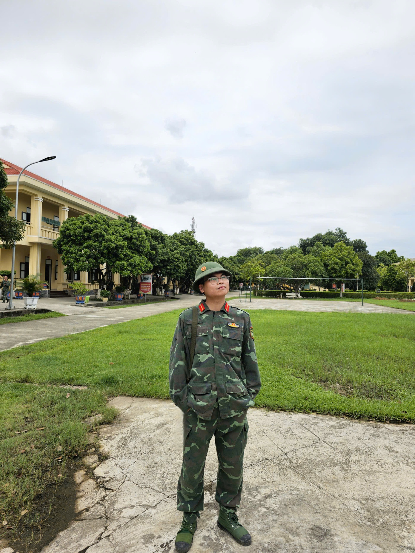 Đức Anh may mắn có cơ hội được tham gia các hoạt động rèn luyện trong quân ngũ ngay cả khi đã tốt nghiệp và đi làm.