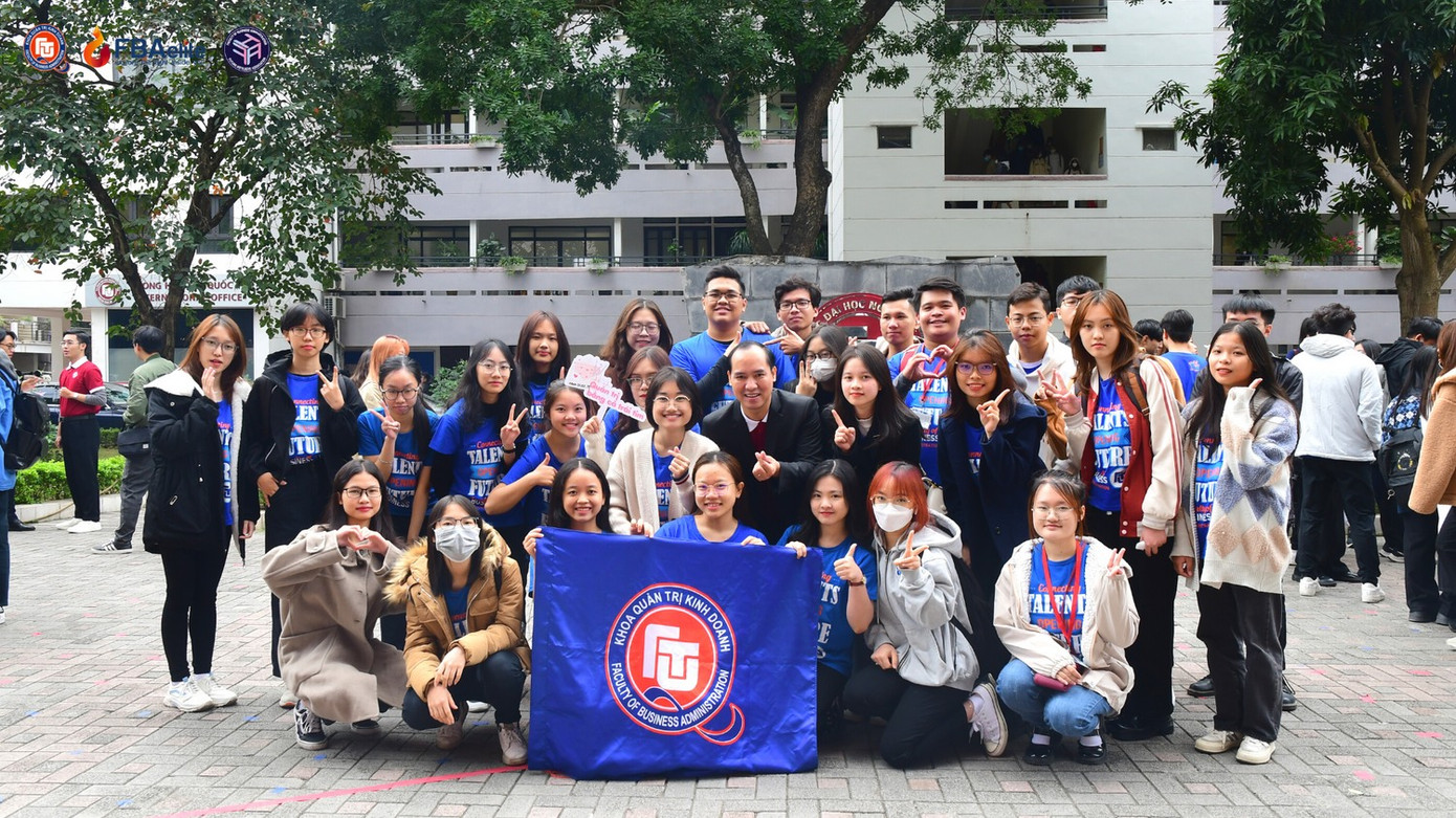 Trang Nhung tham gia Ngày hội khoa Quản trị Kinh doanh "FBA Solidarity Day". Trang Nhung tham gia Ngày hội khoa Quản trị Kinh doanh "FBA Solidarity Day".