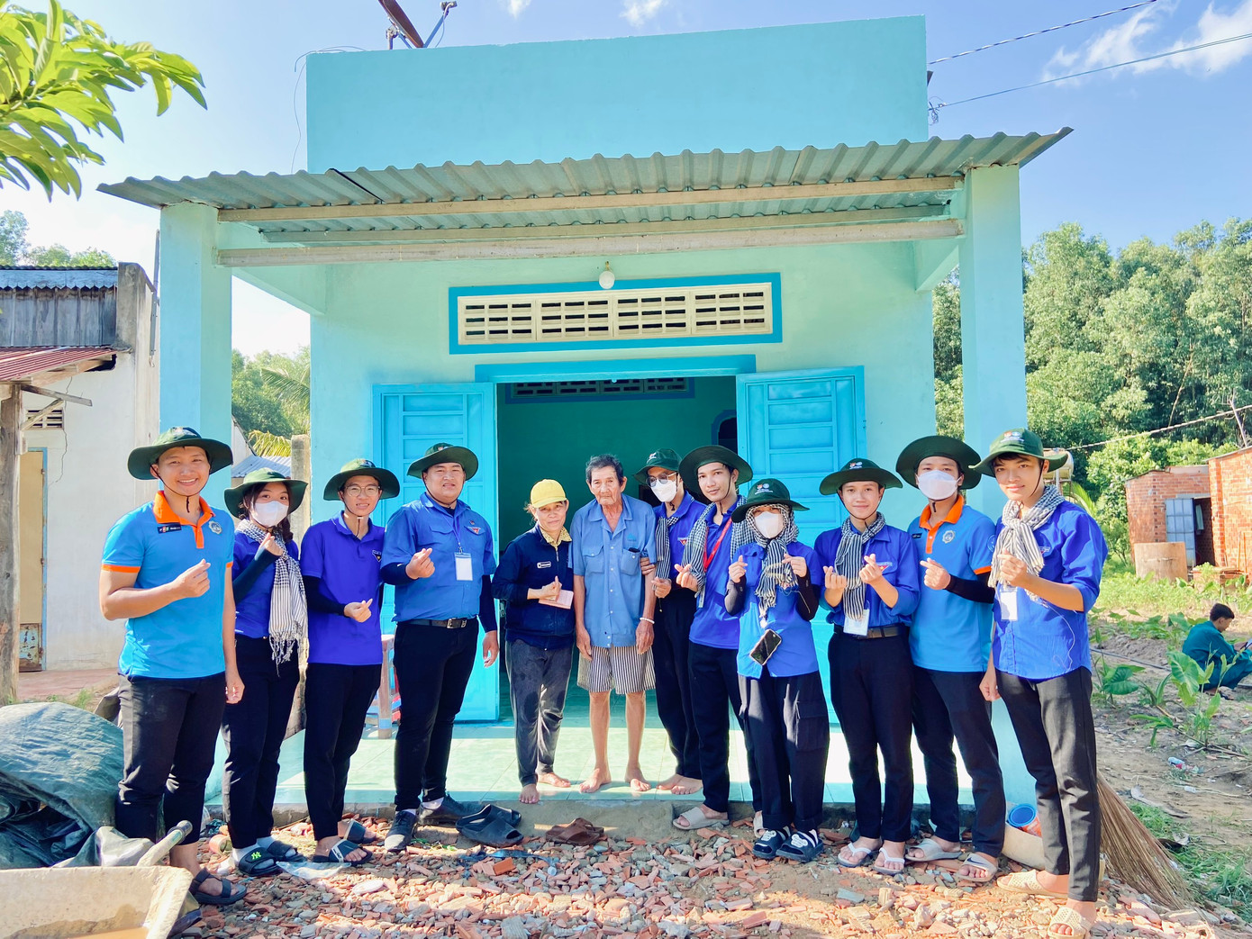 Công Minh tích cực tham gia các phong trào, hoạt động ý nghĩa như Mùa hè xanh.
