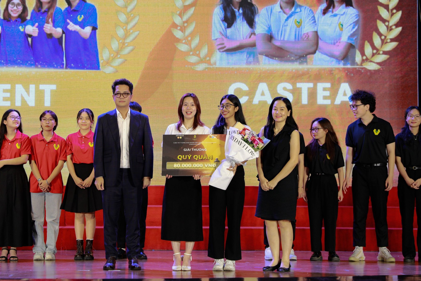 Phương Hiền đạt Quý Quân cuộc thi ý tưởng Khởi Nghiệp sinh viên Học viện Ngân hàng. Phương Hiền đạt Quý Quân cuộc thi ý tưởng Khởi Nghiệp sinh viên Học viện Ngân hàng.