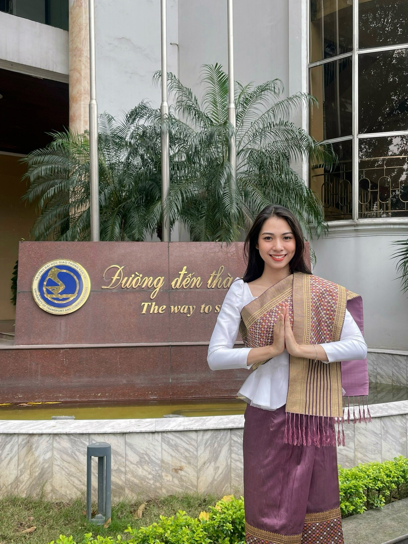 Ngọc Ánh trong trang phục truyền thống Lào, chúc mừng năm mới Tết Bunpimay Lào 2024. Ngọc Ánh trong trang phục truyền thống Lào, chúc mừng năm mới Tết Bunpimay Lào 2024.