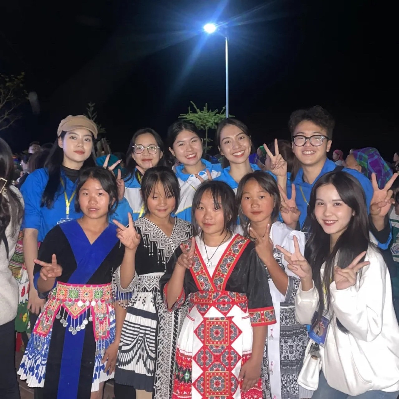 Ngọc Ánh tại chiến dịch tình nguyện “Đông Ấm”. Ngọc Ánh tại chiến dịch tình nguyện “Đông Ấm”.