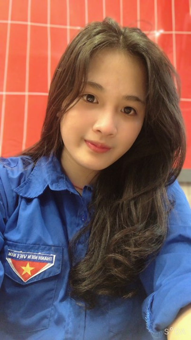 Nữ sinh tích cực tham gia các hoạt động tình nguyện vì cộng đồng. Nữ sinh tích cực tham gia các hoạt động tình nguyện vì cộng đồng.