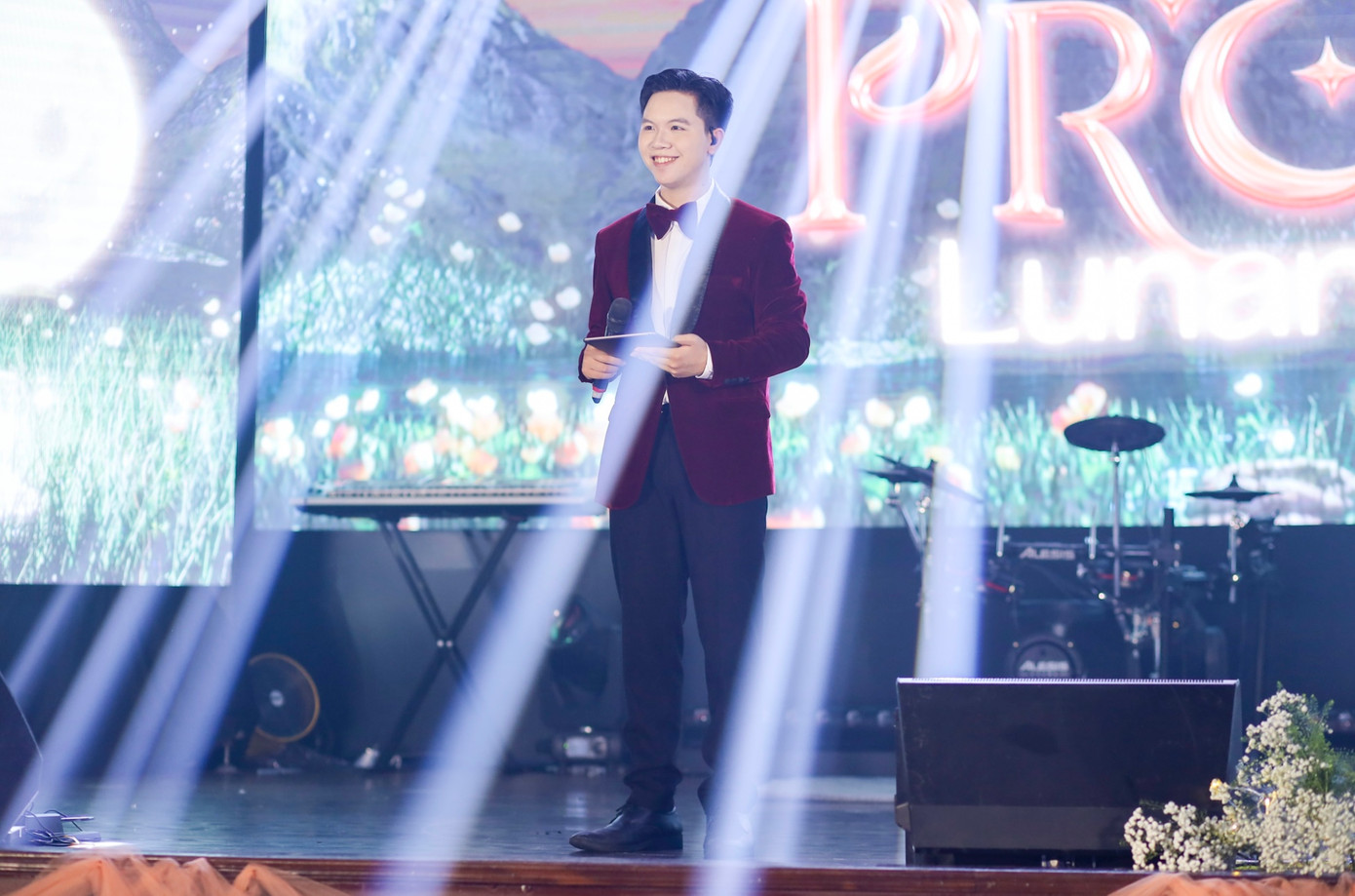 Phong thái tự tin của nam sinh Học viện Ngoại giao. Phong thái tự tin của nam sinh Học viện Ngoại giao.