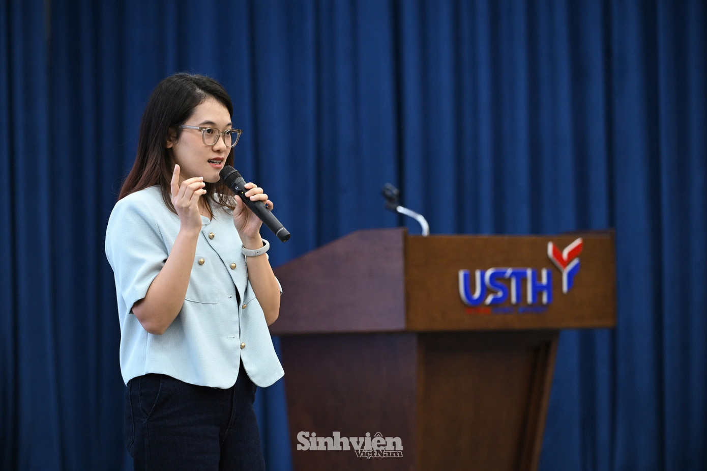 ThS Doãn Thị Thảo Linh: "Sự học của chúng ta không dừng lại vì sau trường học sẽ là trường đời." ThS Doãn Thị Thảo Linh: "Sự học của chúng ta không dừng lại vì sau trường học sẽ là trường đời."