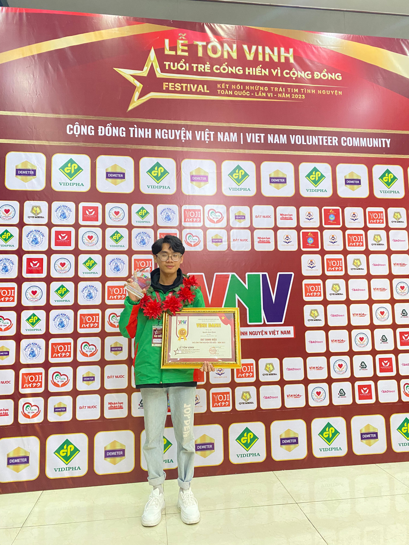 Khánh là một trong những thủ lĩnh trẻ đạt giải thưởng Tuổi trẻ cống hiến vì cộng đồng năm 2023. Khánh là một trong những thủ lĩnh trẻ đạt giải thưởng Tuổi trẻ cống hiến vì cộng đồng năm 2023.