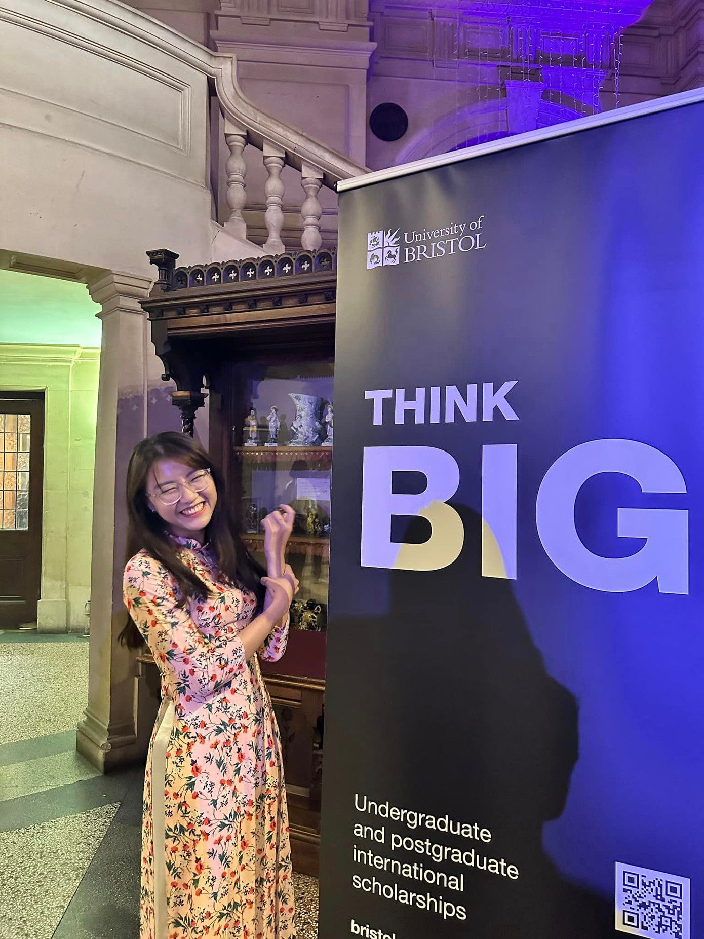 “Là chính mình nhưng là phiên bản tốt hơn trong bài luận xin nhập học và học bổng thạc sĩ” - Trần Nguyễn Giang Hương. “Là chính mình nhưng là phiên bản tốt hơn trong bài luận xin nhập học và học bổng thạc sĩ” - Trần Nguyễn Giang Hương.