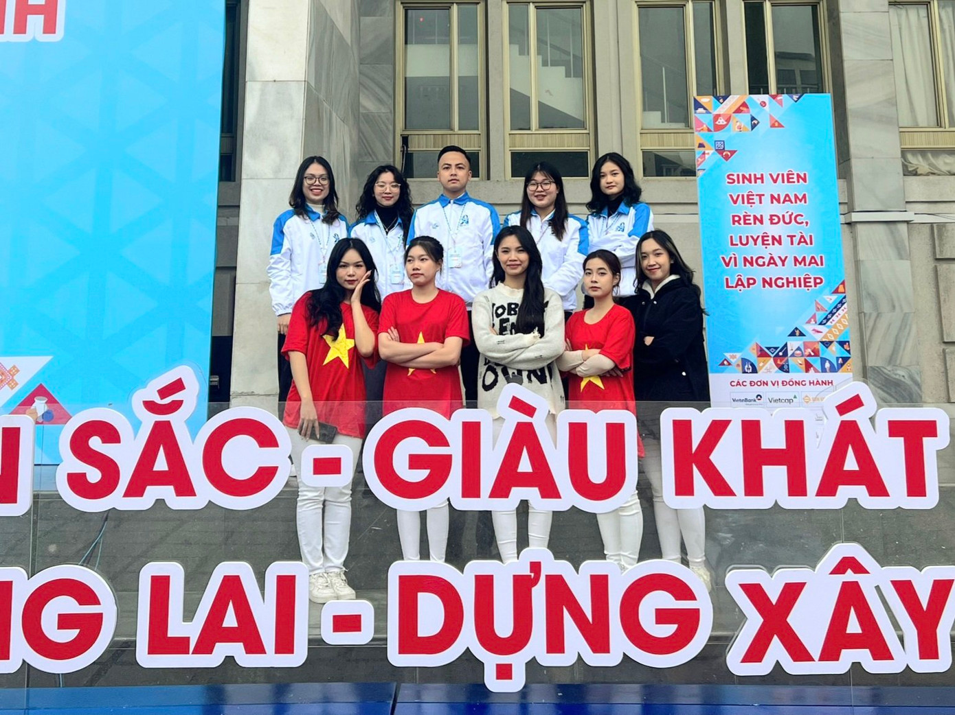 Phương Trà (hàng trên, đầu tiên bên trái sang) là đại biểu tham dự Đại hội Đại biểu toàn quốc Hội Sinh viên Việt Nam lần thứ XI nhiệm kỳ 2023 - 2028. Phương Trà (hàng trên, đầu tiên bên trái sang) là đại biểu tham dự Đại hội Đại biểu toàn quốc Hội Sinh viên Việt Nam lần thứ XI nhiệm kỳ 2023 - 2028.