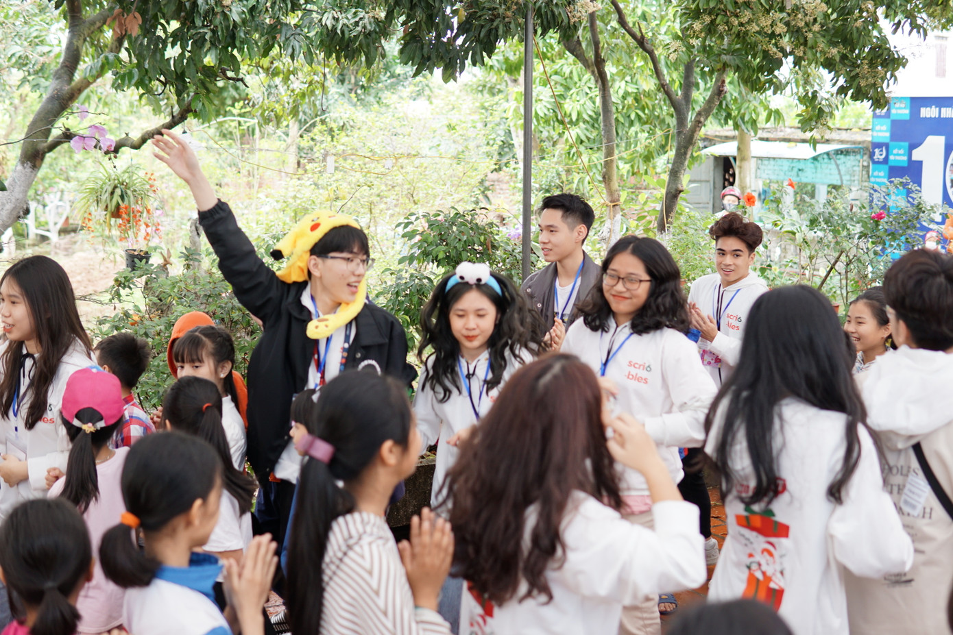 Đại Nghĩa vui đùa cùng các em nhỏ tại Ngôi nhà nhân đạo Finando House. Đại Nghĩa vui đùa cùng các em nhỏ tại Ngôi nhà nhân đạo Finando House.