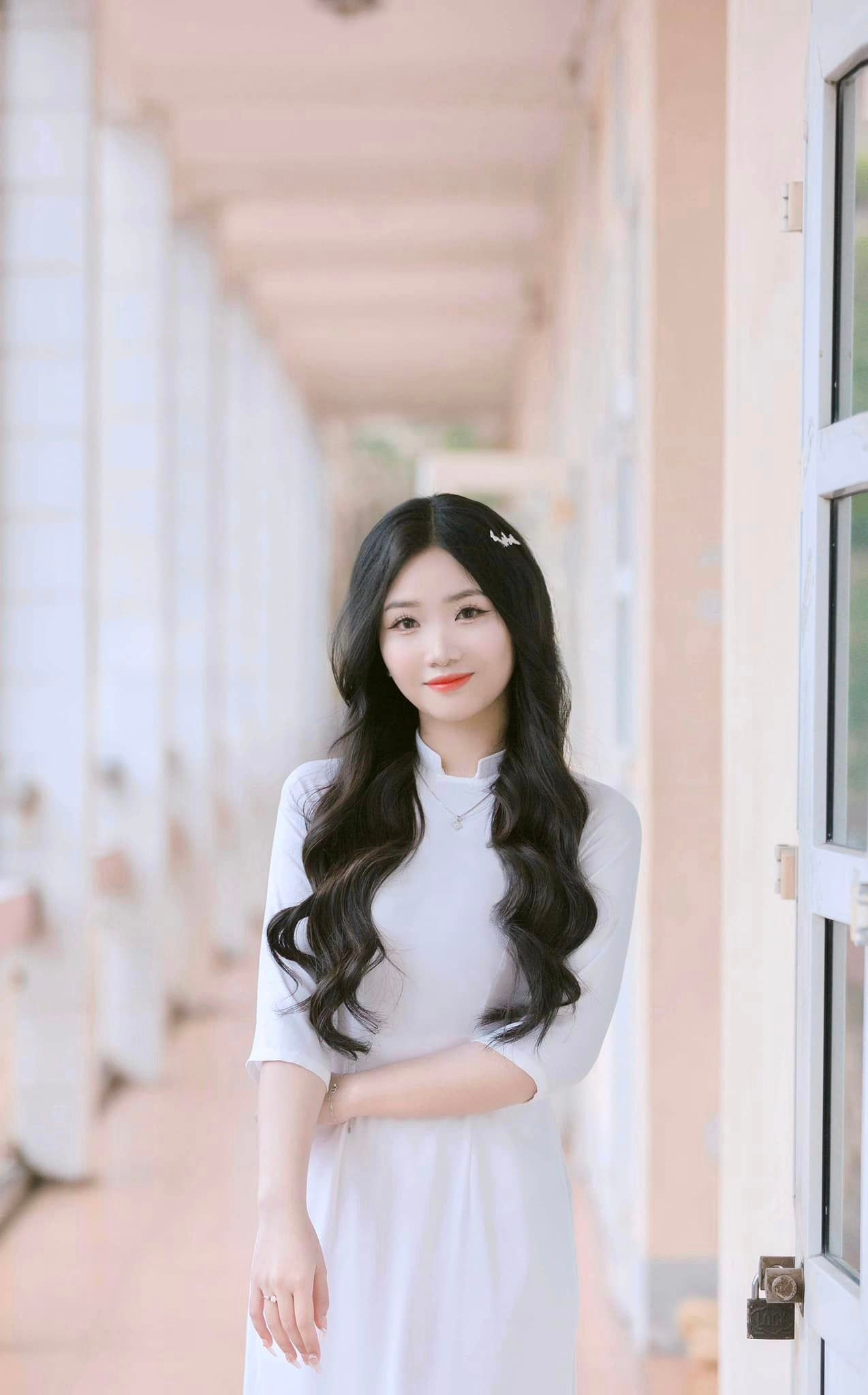 Vũ Minh Thúy là tân sinh viên ngành Quan hệ công chúng, trường Đại học Khoa học Xã hội và Nhân văn, Đại học Quốc gia Hà Nội.