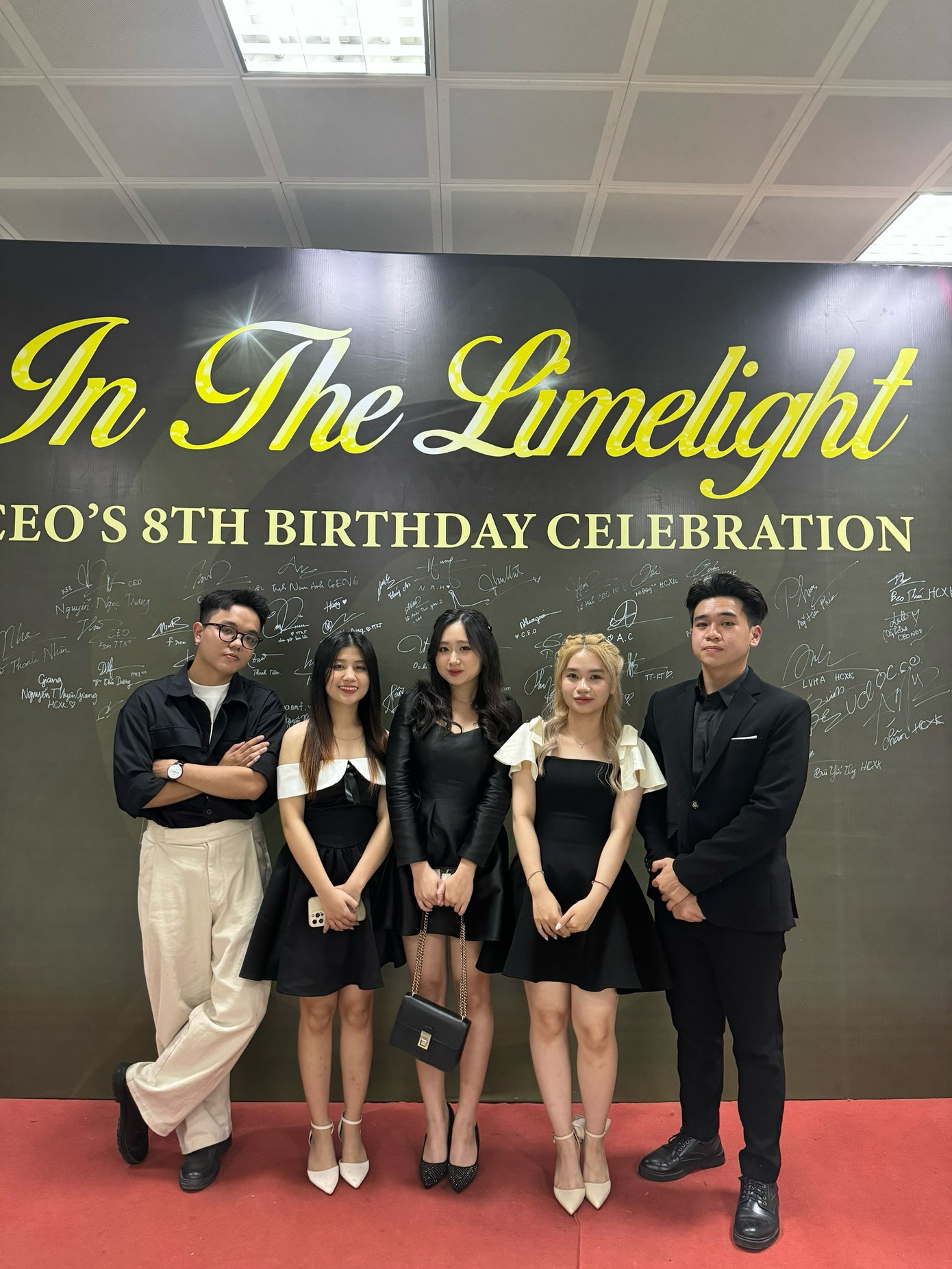 Hải Long (ngoài cùng bên trái) luôn là thành viên sinh viên trong các hoạt động của trường. Hải Long (ngoài cùng bên trái) luôn là thành viên sinh viên trong các hoạt động của trường.