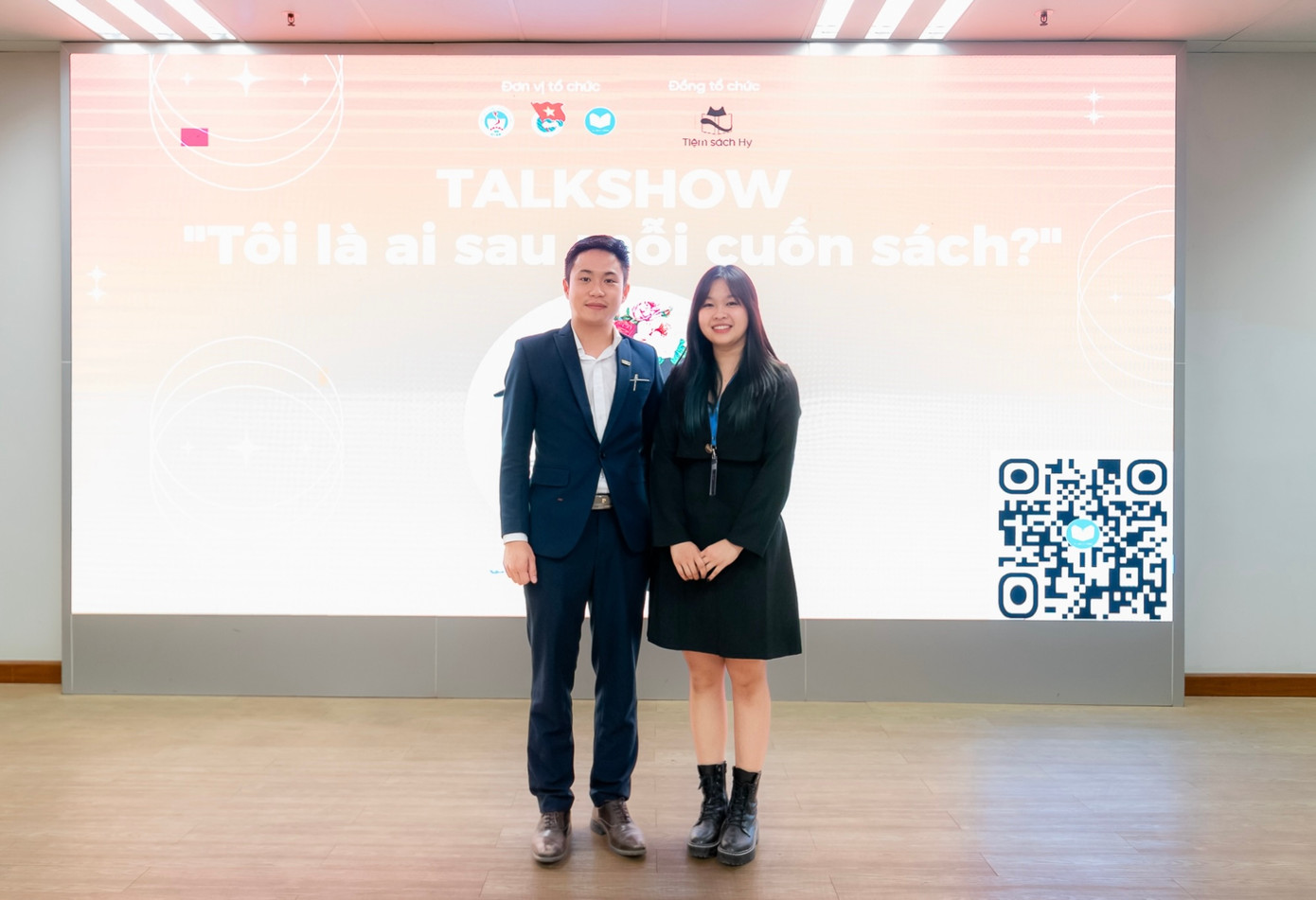 Talkshow do Trâm làm Phó Ban Tổ chức diễn ra thành công tốt đẹp với sự tham gia của diễn giả thầy Trần Việt An. Talkshow do Trâm làm Phó Ban Tổ chức diễn ra thành công tốt đẹp với sự tham gia của diễn giả thầy Trần Việt An.