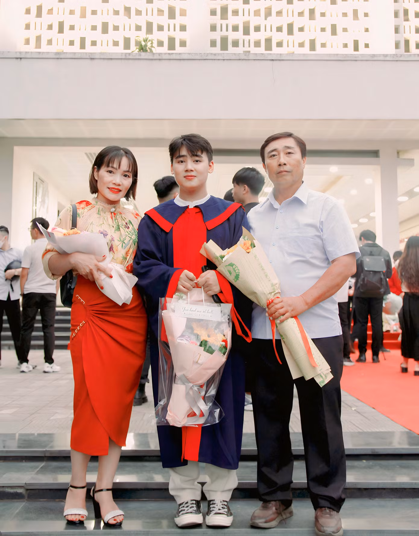 Phạm Minh Hiếu được Đại học Bách Khoa Hà Nội tuyên dương khi có hàng loạt bài báo được đăng tạp chí và hội thảo quốc tế. Phạm Minh Hiếu được Đại học Bách Khoa Hà Nội tuyên dương khi có hàng loạt bài báo được đăng tạp chí và hội thảo quốc tế.