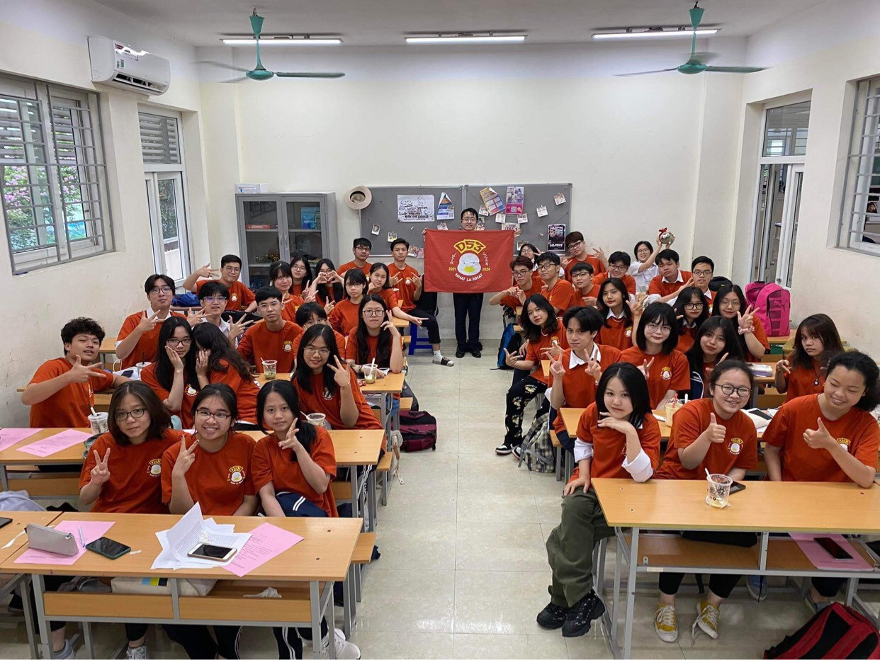 Thầy Long hy vọng các em luôn tự tin, bản lĩnh, phát huy năng lực chinh phục thành công cột mốc quan trọng này. Thầy Long hy vọng các em luôn tự tin, bản lĩnh, phát huy năng lực chinh phục thành công cột mốc quan trọng này.