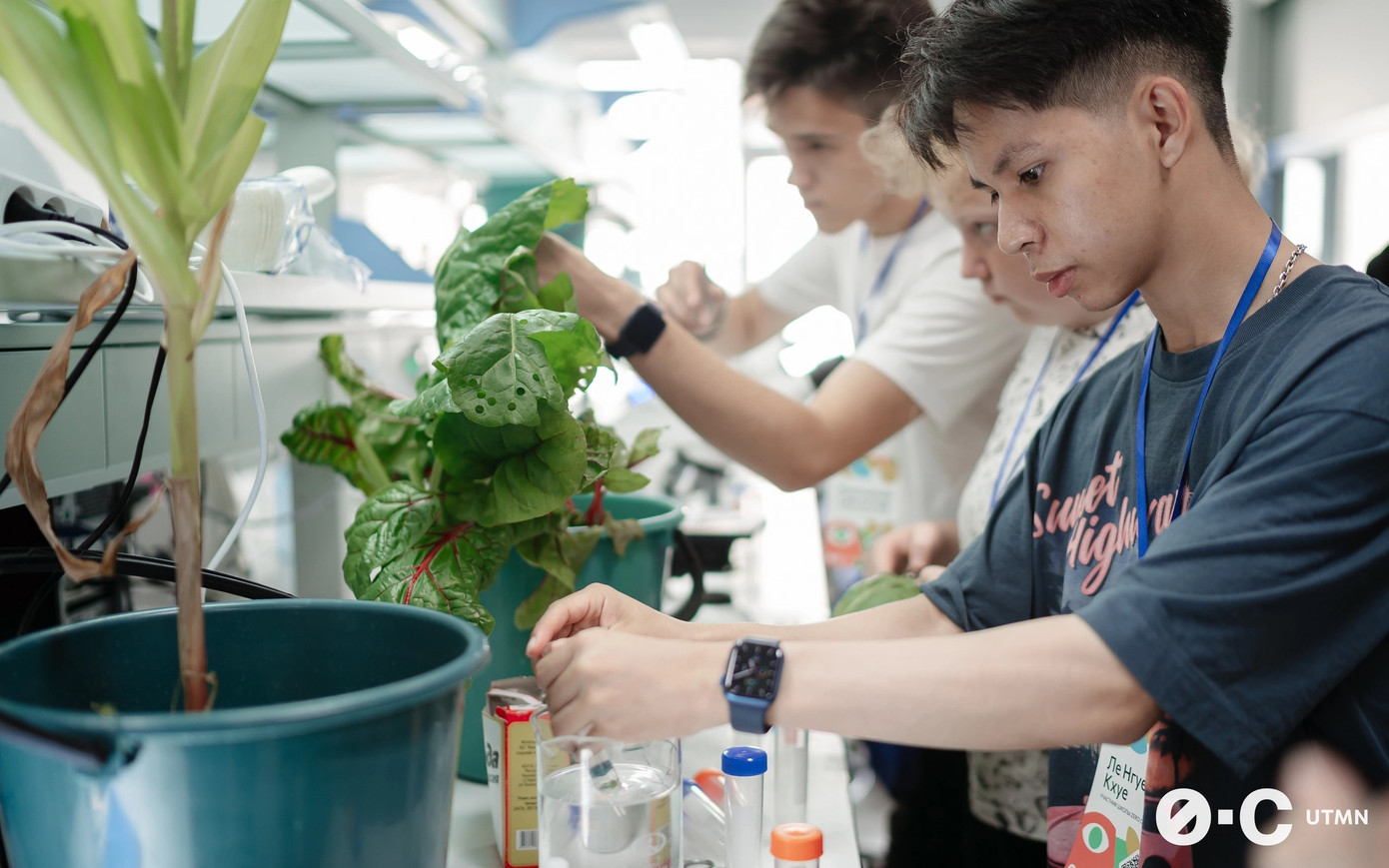 Lê Nguyên Khuê - Du học sinh trường Đại học Quốc gia Tyumen, Liên Bang Nga. Lê Nguyên Khuê - Du học sinh trường Đại học Quốc gia Tyumen, Liên Bang Nga.