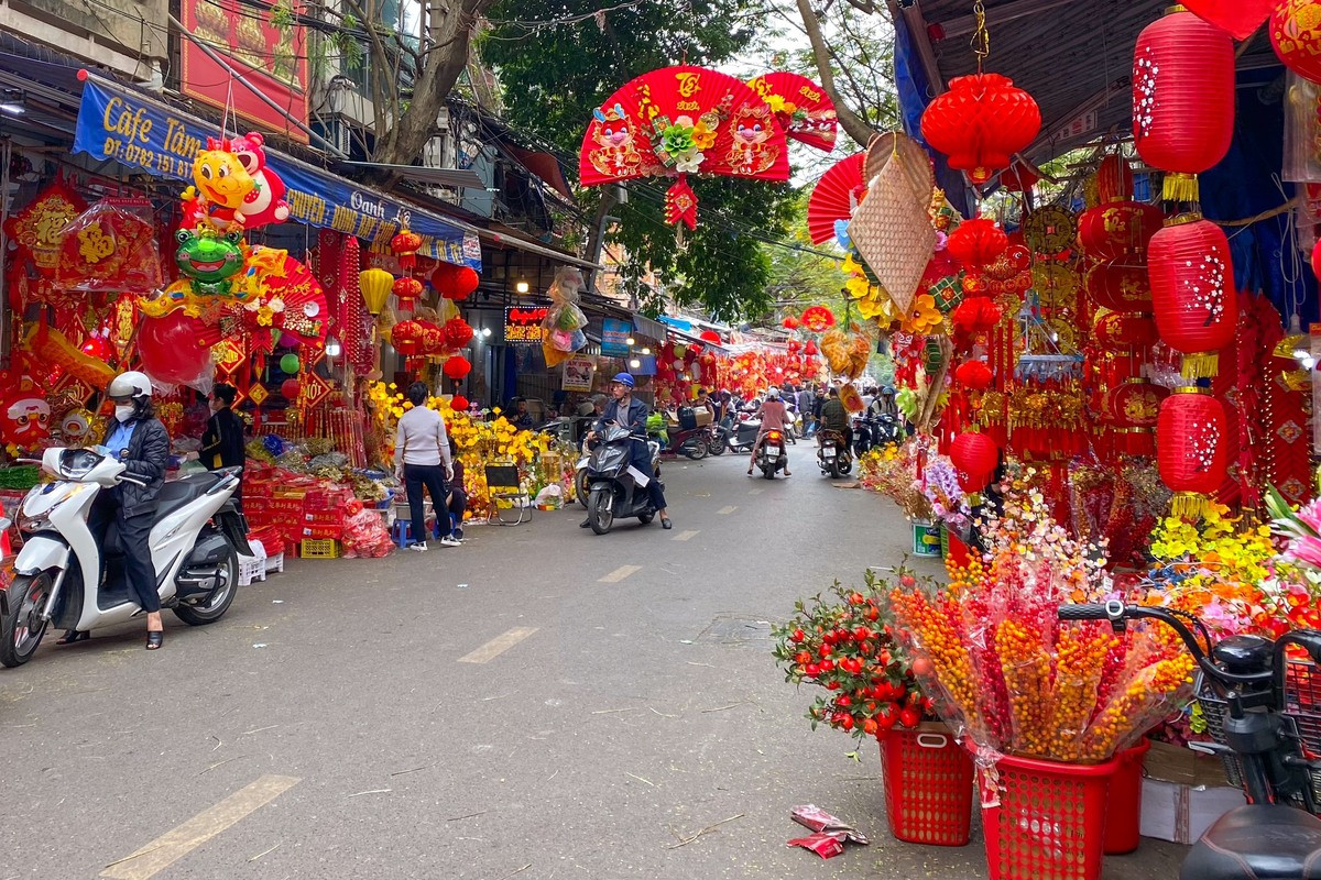 Khung cảnh rực rỡ tại chợ Tam Bạc (chợ Đổ) ngày cuối năm.