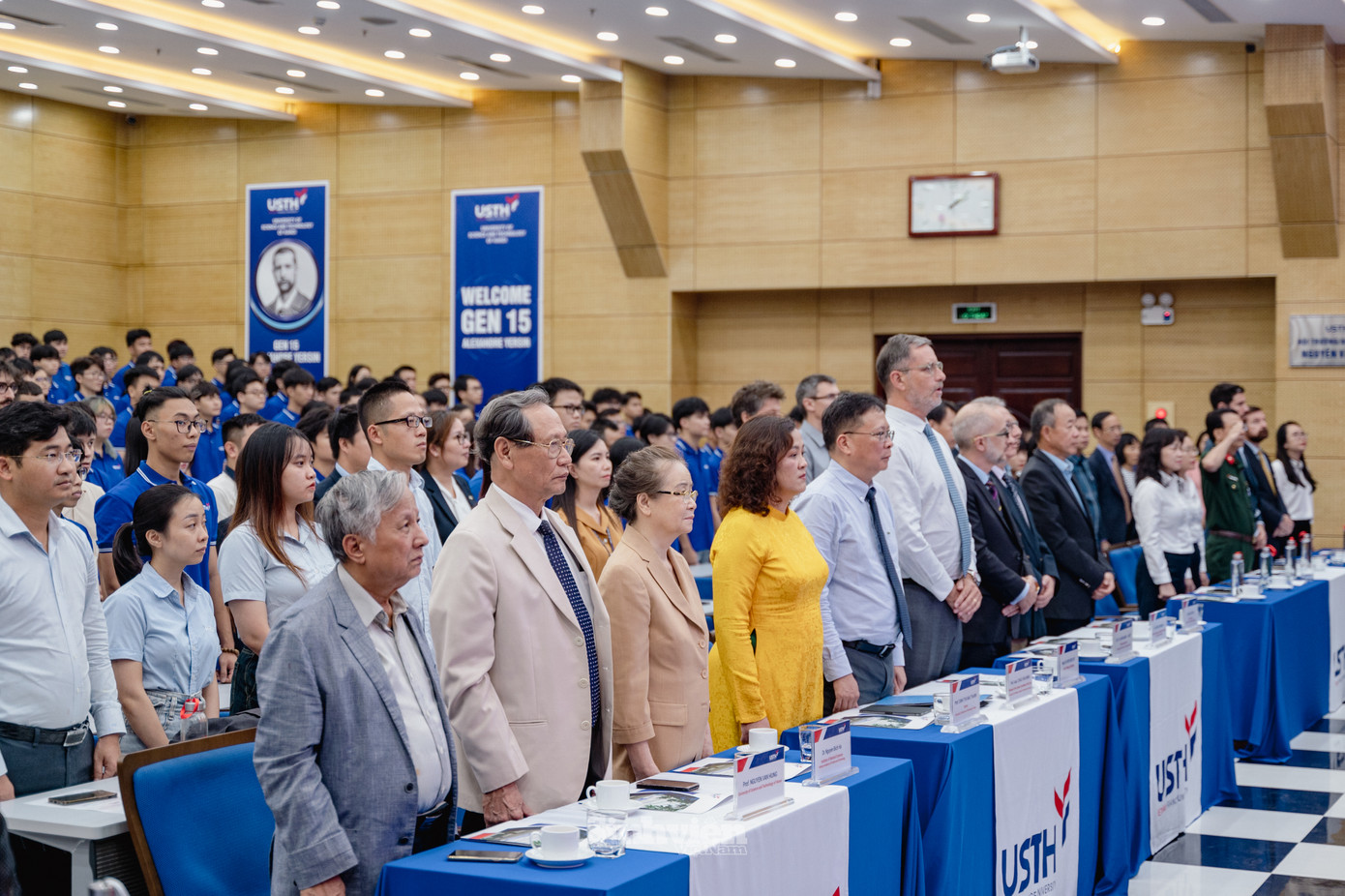 Các đại biểu tham dự lễ Khai giảng.